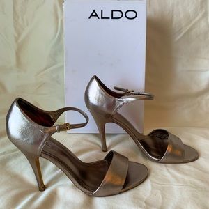 Aldo size 40 (us 9.5) pewter heels